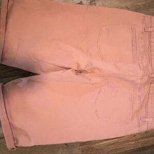 Women’s shorts size 14 like new.